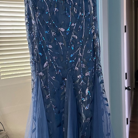Formal dress - Picture 2 of 2